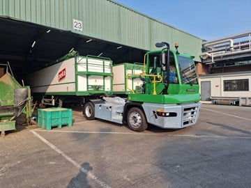 YT193 shifts 5000 tonnes of potatoes every week...